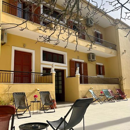 אצ'ארבי Nicoll Apartments מראה חיצוני תמונה