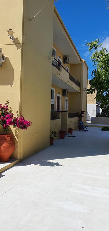 אצ'ארבי Nicoll Apartments מראה חיצוני תמונה