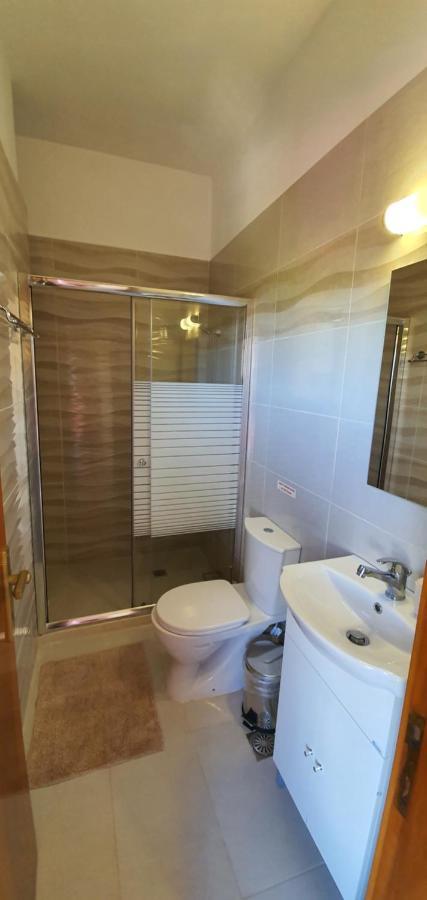 אצ'ארבי Nicoll Apartments מראה חיצוני תמונה