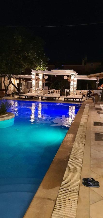 אצ'ארבי Nicoll Apartments מראה חיצוני תמונה